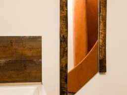 Exklusives Baddesign mit Waschbecken und Dusche