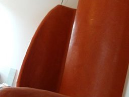 Exklusives Baddesign mit Waschbecken und Dusche