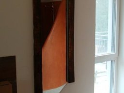 Exklusives Baddesign mit Waschbecken und Dusche