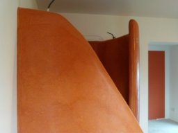 Exklusives Baddesign mit Waschbecken und Dusche