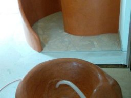 Exklusives Baddesign mit Waschbecken und Dusche