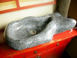 Gelbe Dusche in Tadelakt