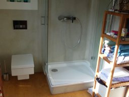 Helle Dusche in Tadelakt