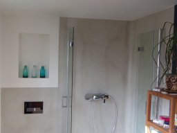 Helle Dusche in Tadelakt