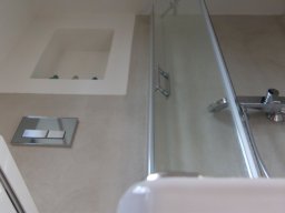 Helle Dusche in Tadelakt