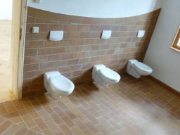 Badgestaltung mit natürlichem Material