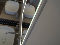 Bad, klein, hell gefliest