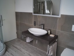 Edelfliesen mit Kalkputz