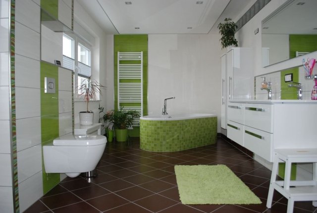 Bad im modernen Grün