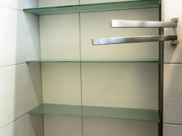 Bad, modern. schwarz-weis