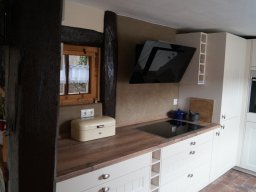 Wandfläche einer Bauerküche in Tadelakt