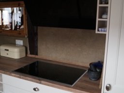 Wandfläche einer Bauerküche in Tadelakt