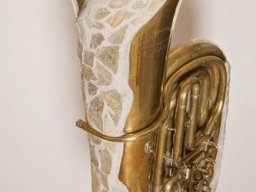 Leuchter aus Blasinstrumenten