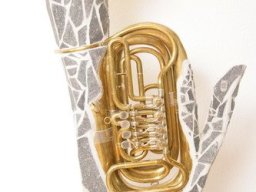 Leuchter aus Blasinstrumenten