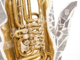 Leuchter aus Blasinstrumenten