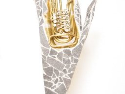 Leuchter aus Blasinstrumenten