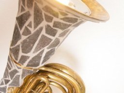Leuchter aus Blasinstrumenten
